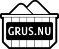 Vit text "GRUS.NU" på svart bakgrund.