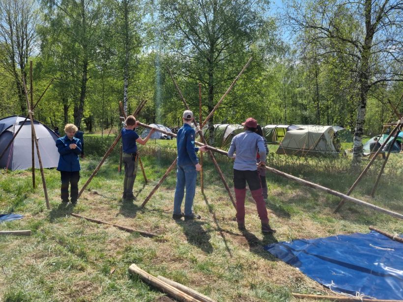 Helsingborg scoutkår bygger i Sonnarp